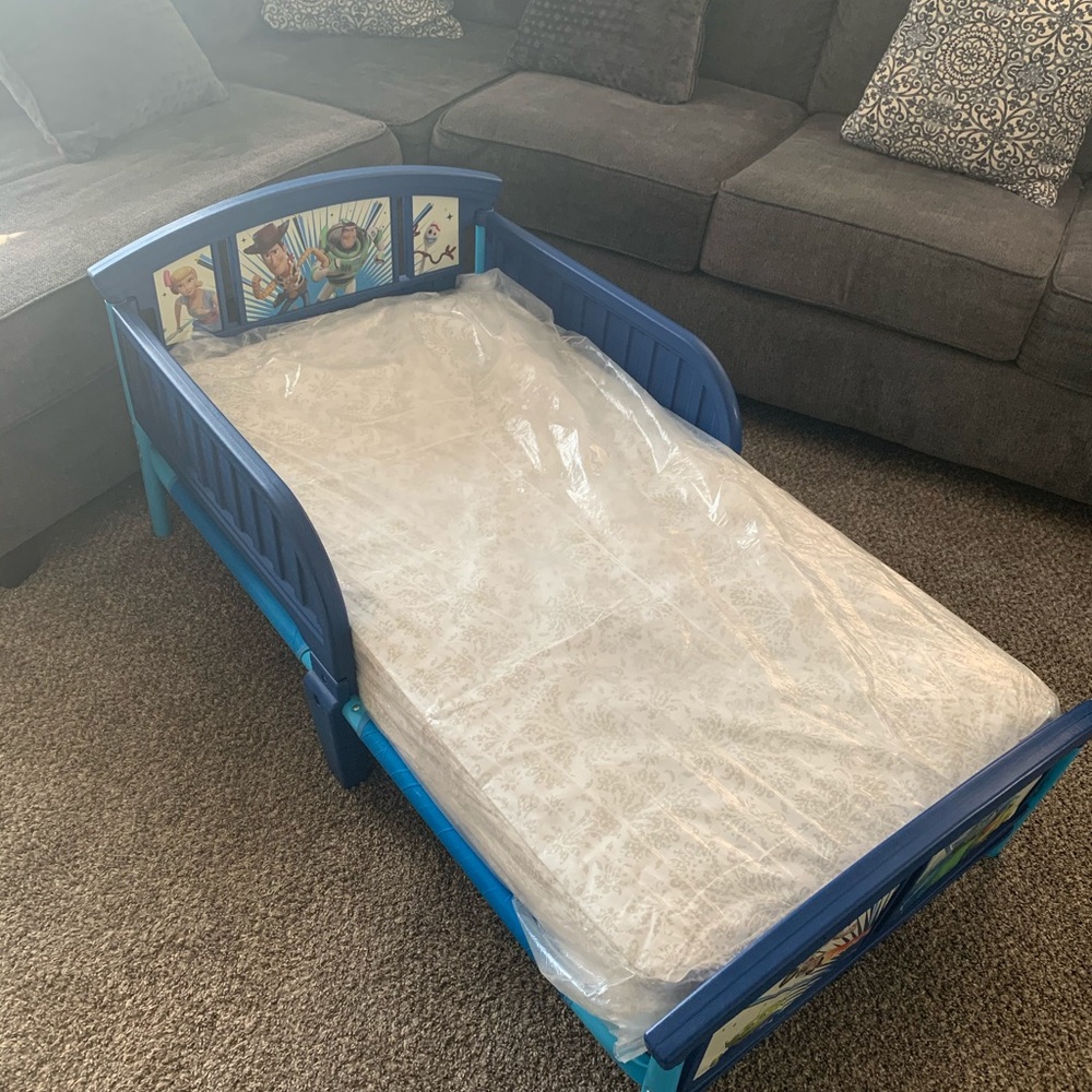 Toddler bed